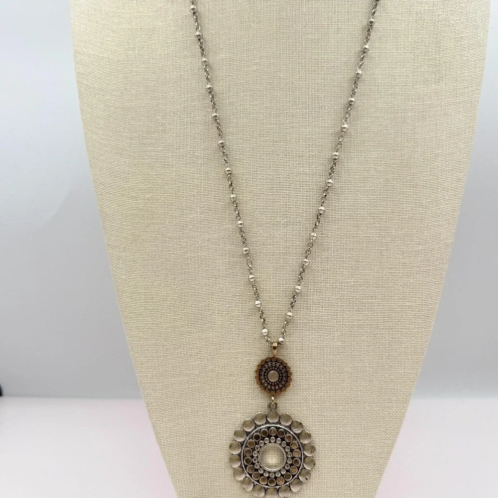 Vintage 90s Silver Tone Sunburst Medallion Pendant Necklace Boho Fashion Jewelry
